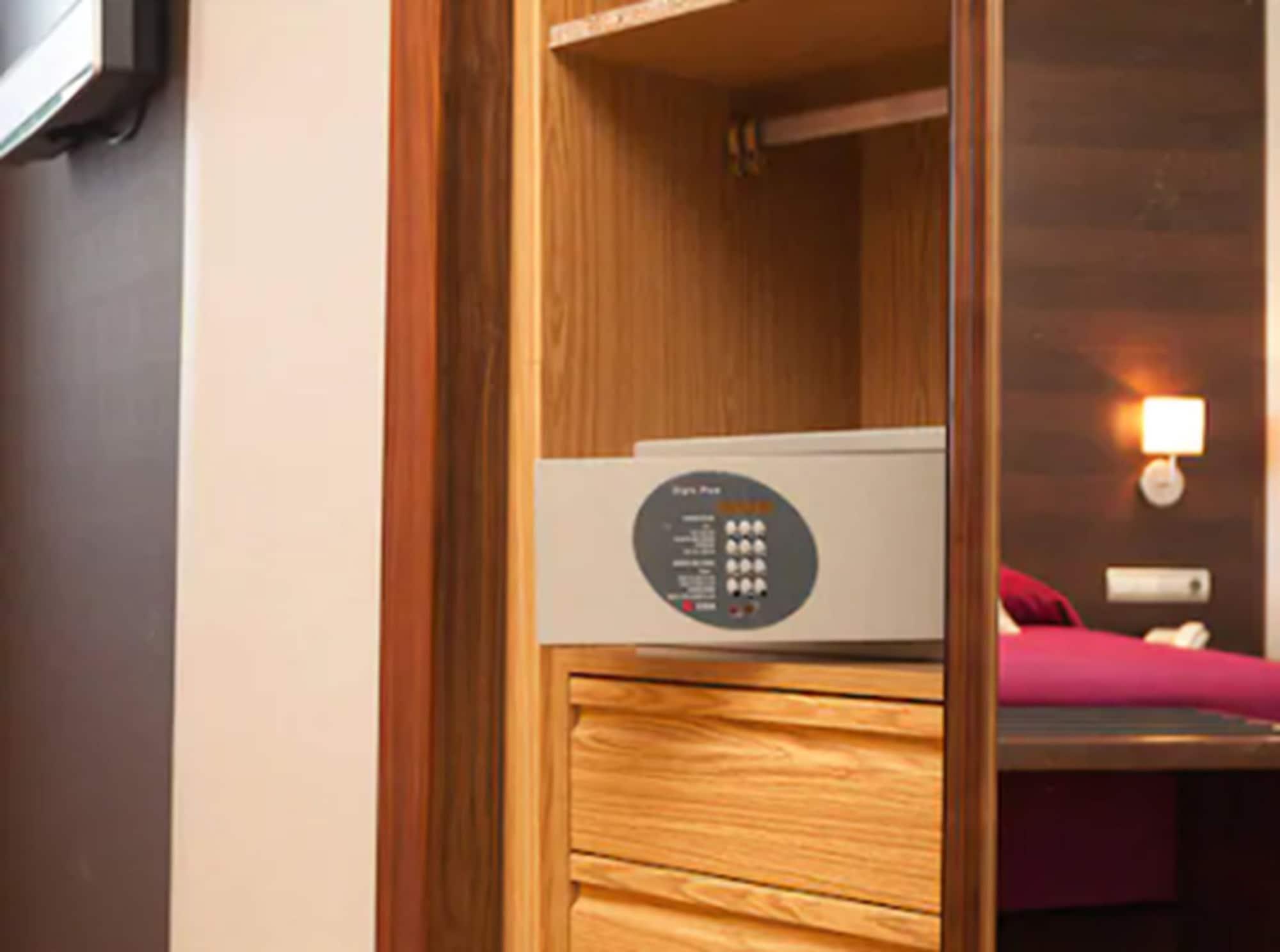 Hotel Fc Villalba 4*